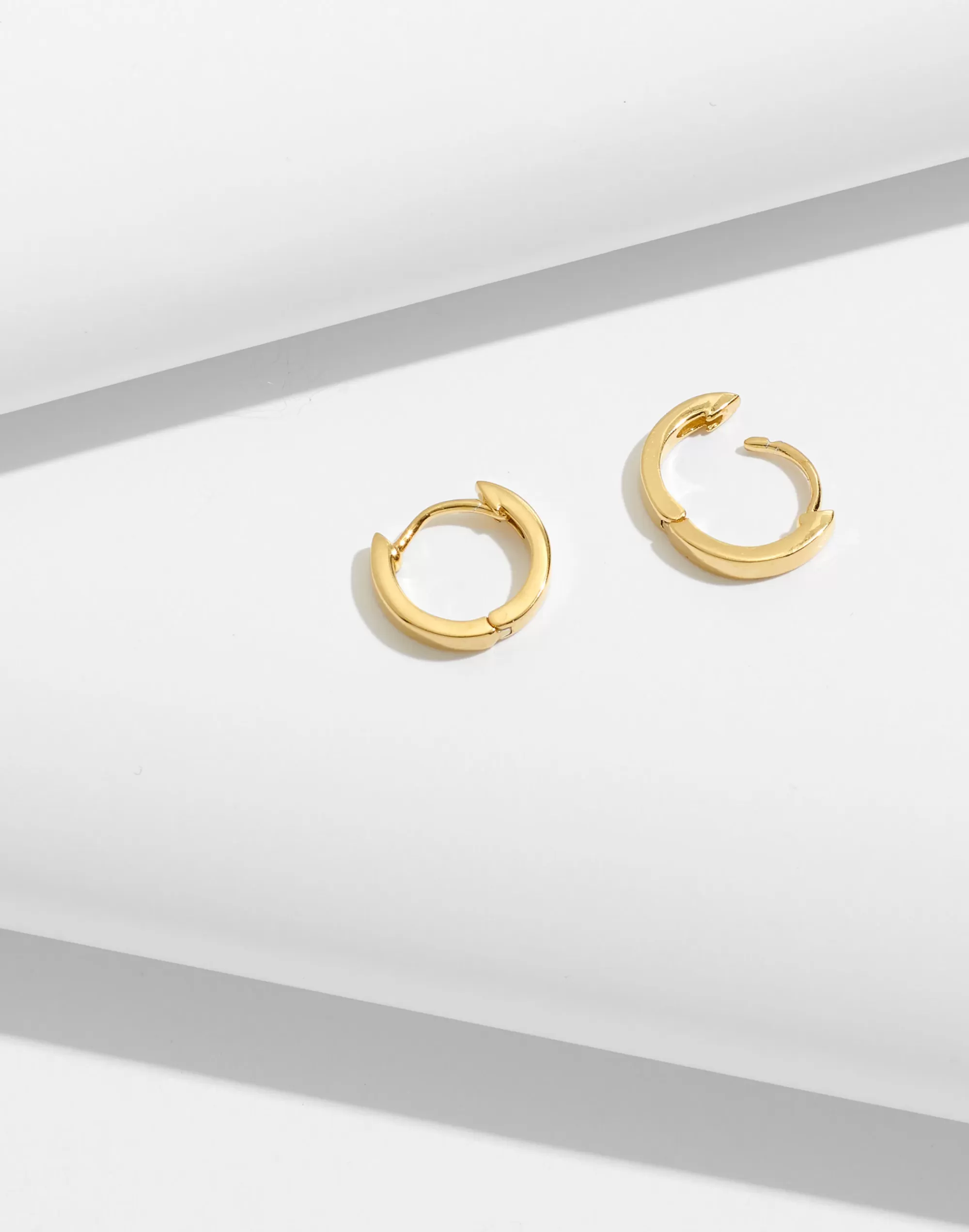 Madewell 14K Gold-Plated>Delicate Collection Demi-Fine Huggie Mini Hoop Earrings 14K Gold