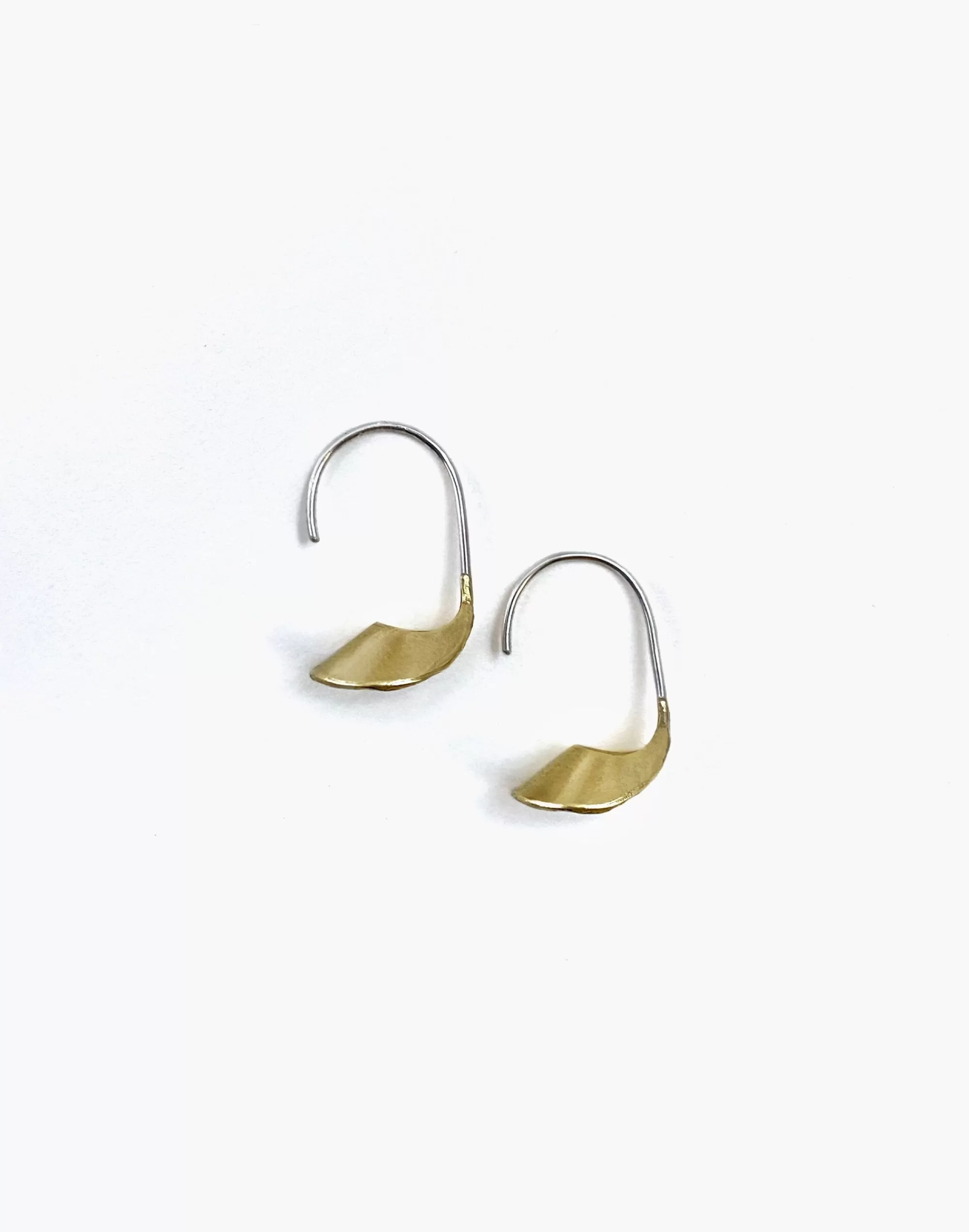 Madewell Earrings>Mahnal Cradle Earrings Brass