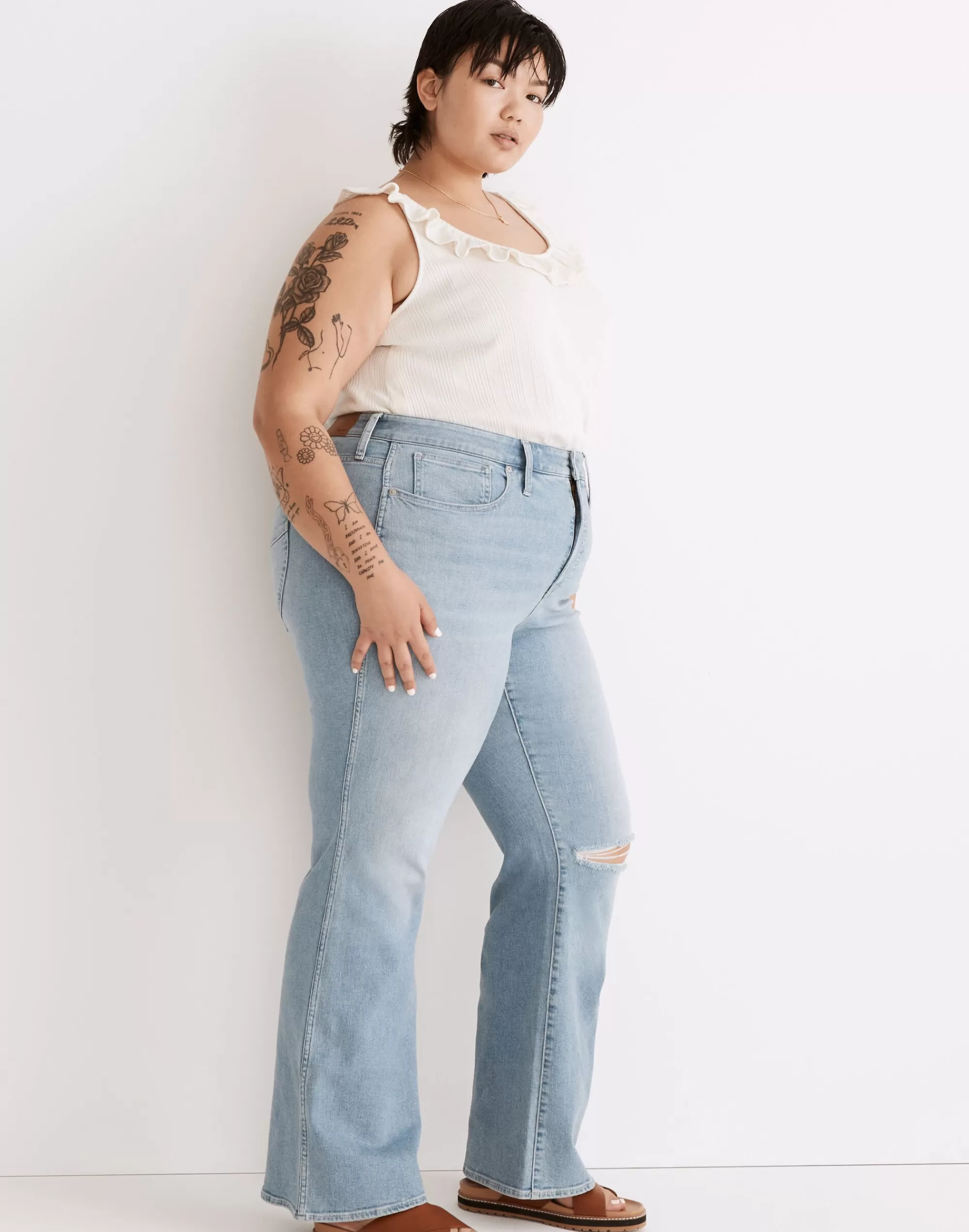 Madewell Jeans>Plus 11" High-Rise Flare Jeans In : Knee-Rip Edition Eversfield Wash