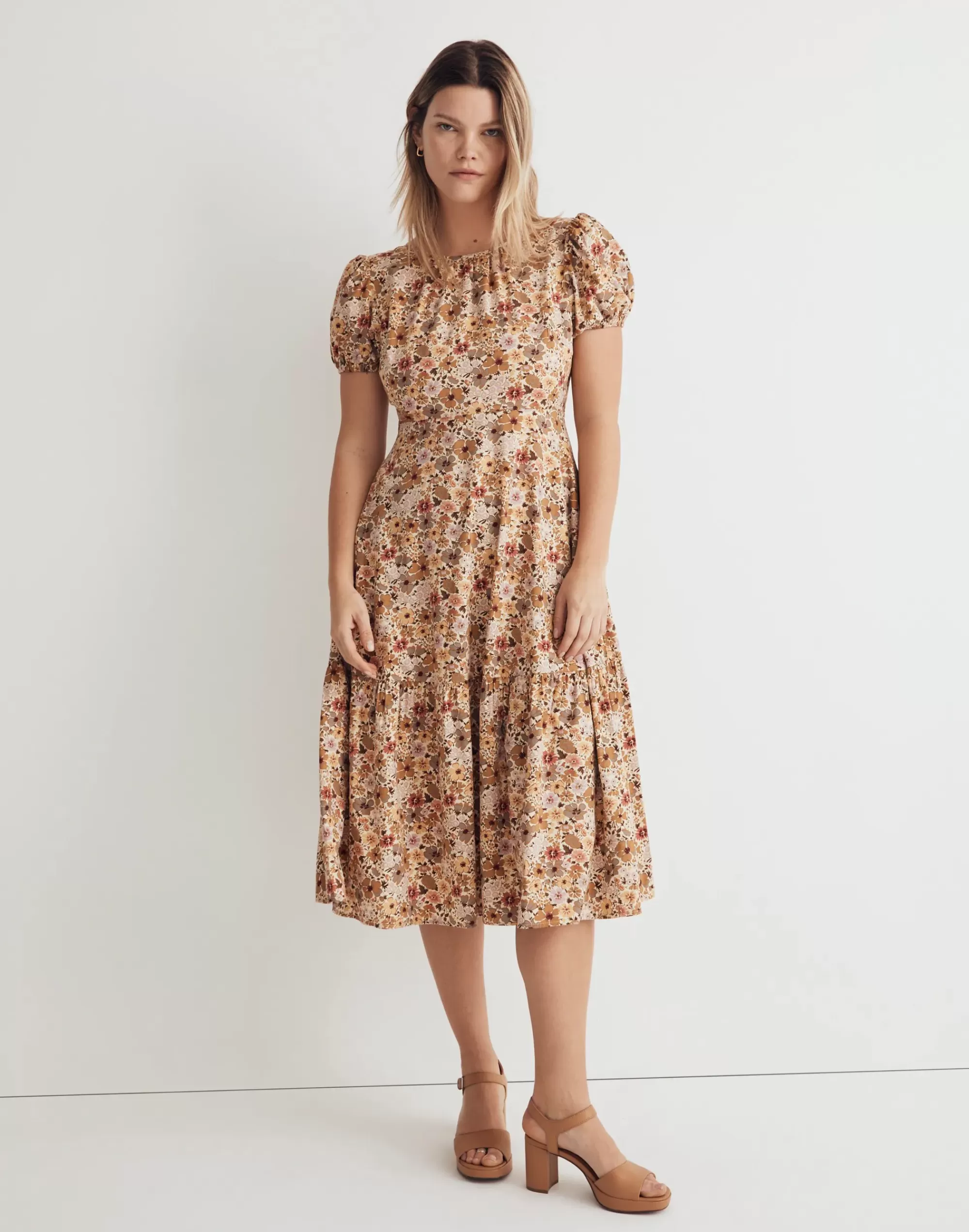 Madewell Dresses>Puff-Sleeve Open-Back Midi Dress In Flora Field Sand