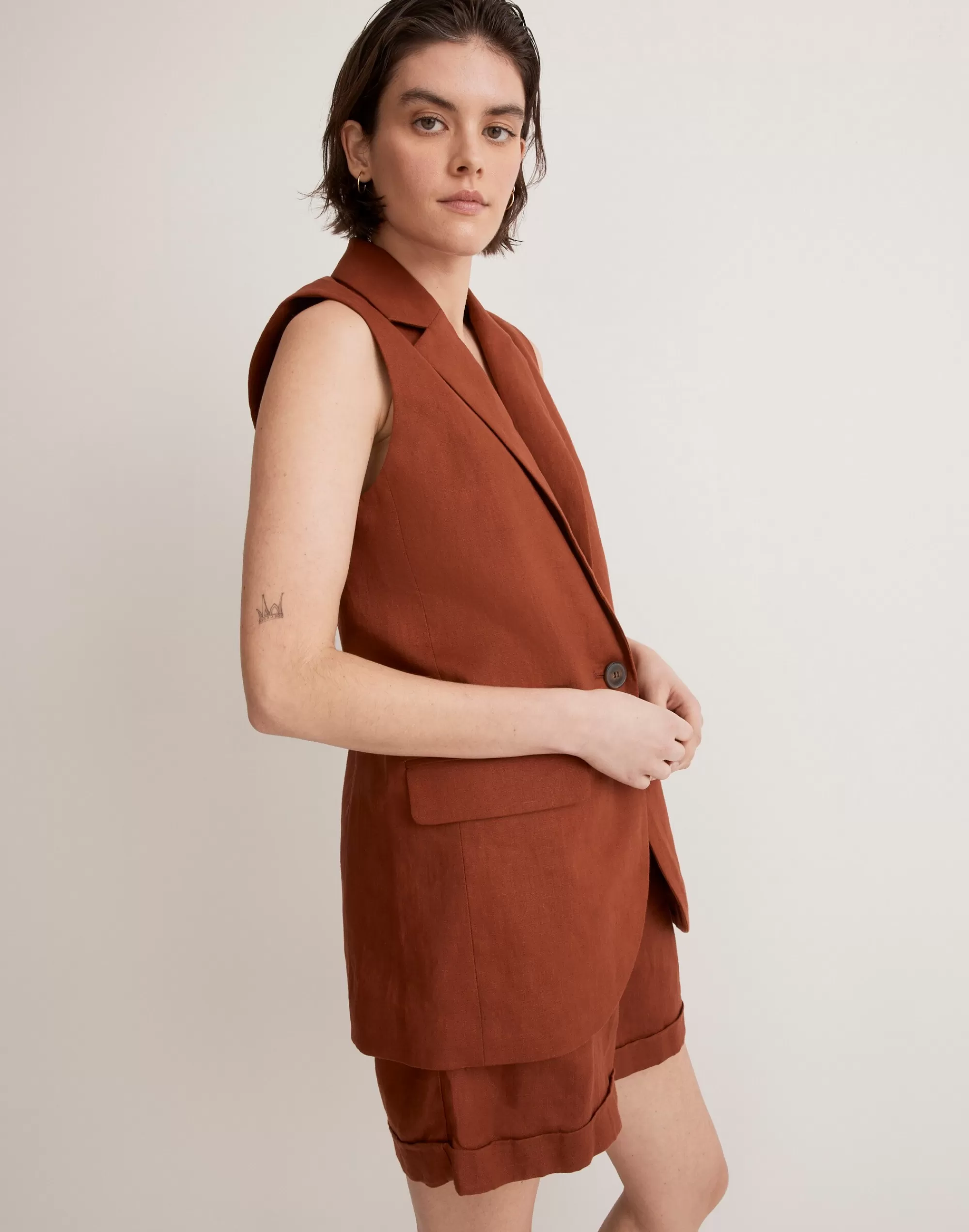 Madewell Jackets>The Larsen Vest In 100% Linen Dusty Redwood