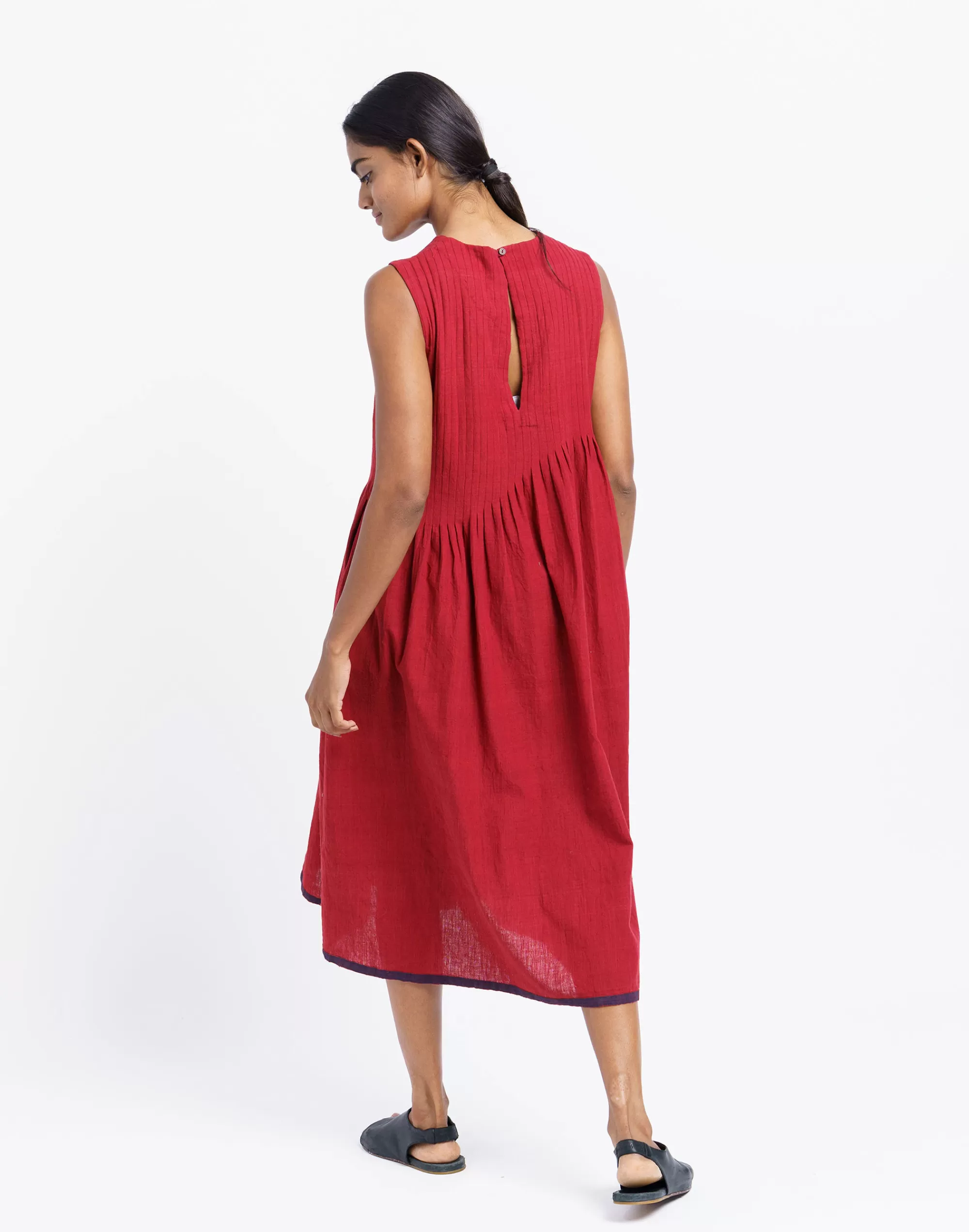 Madewell Dresses>World Of Crow Pleated Midi Dress Red