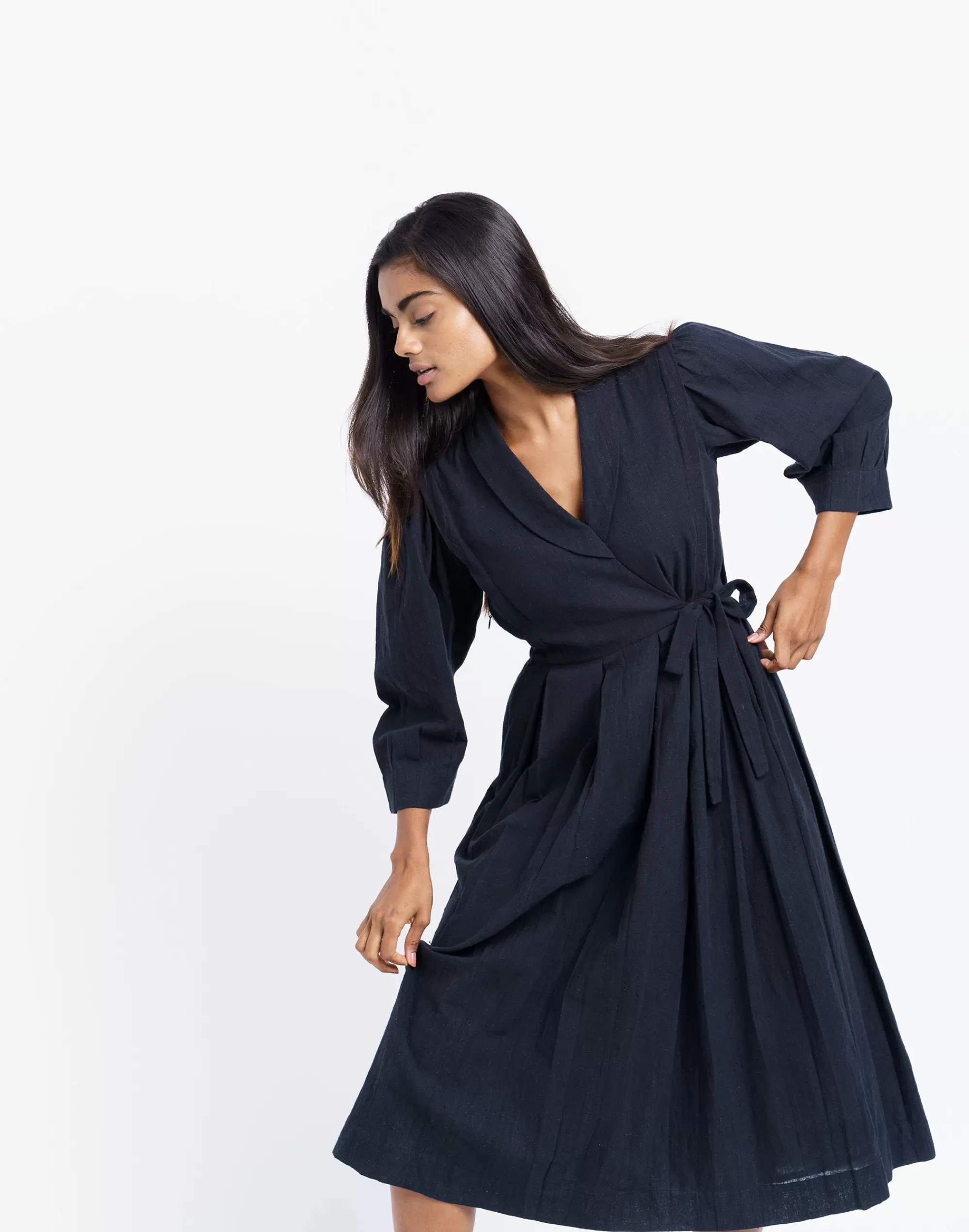 Madewell Dresses>World Of Crow Iconic Wrap-Around Midi Dress Black